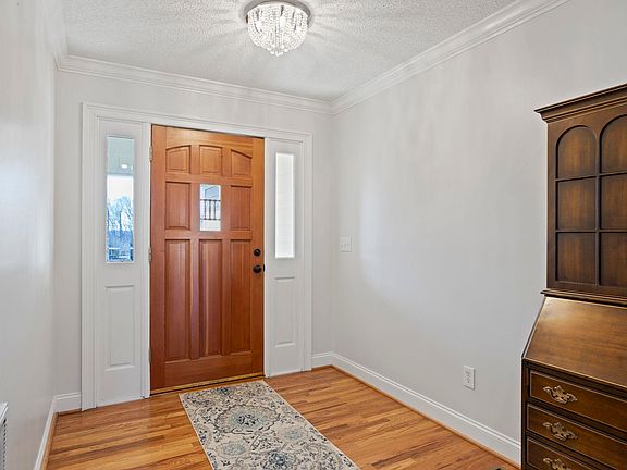 5th image of 110 Wild Heather Dr