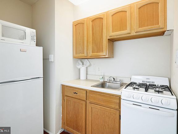 3rd image of 2101 Chestnut St APT 1024