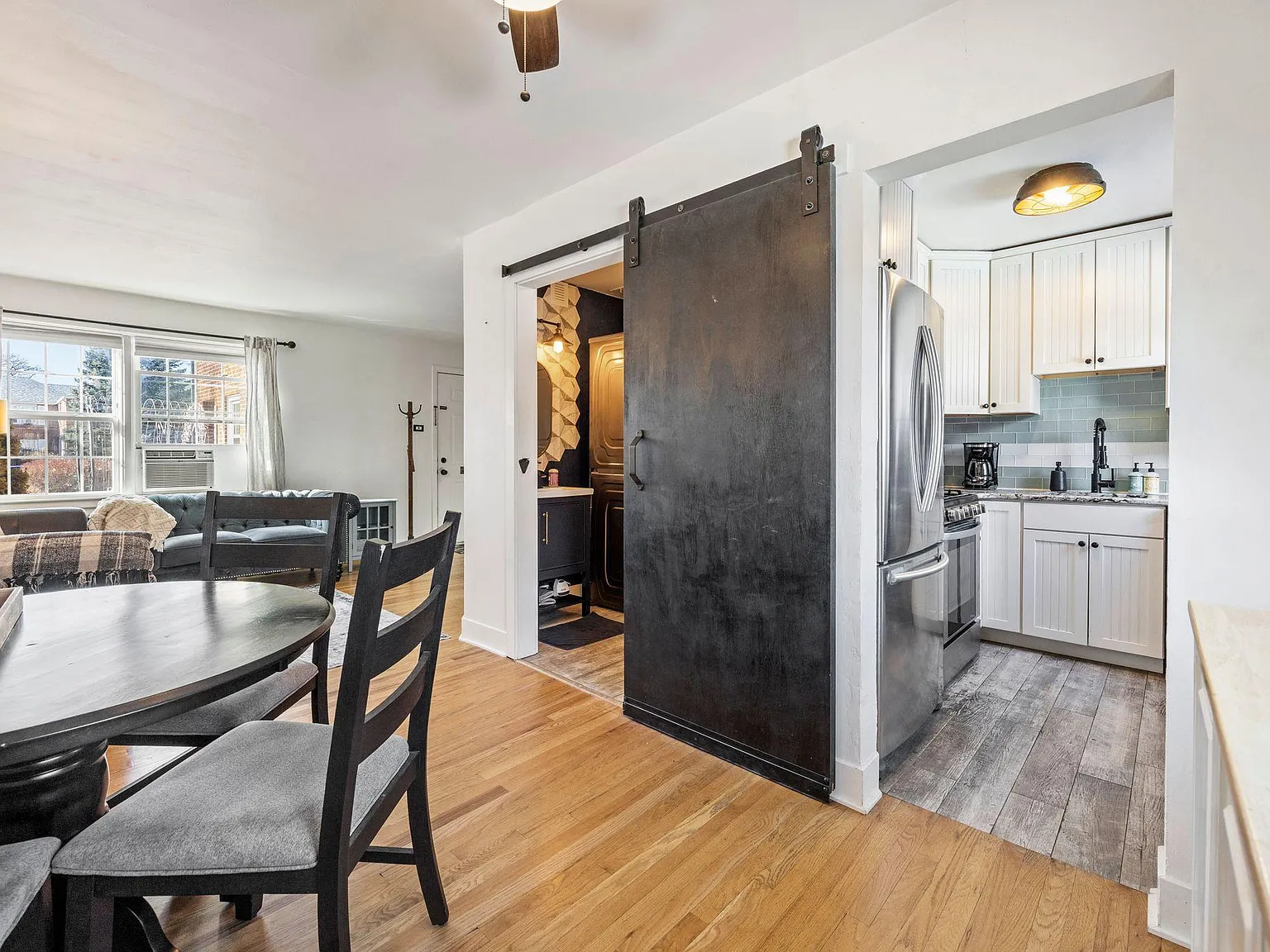 2 bed, 1.5 bath, 900 sqft, $2,300 — Photo 4