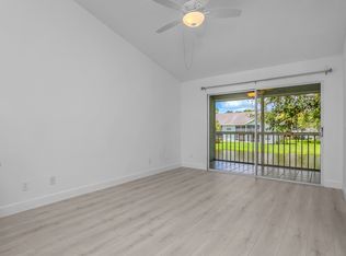 133 Wading Bird Cir APT 202, Naples, FL 34110