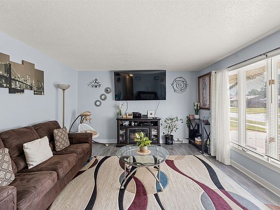 5th image of 110 Lynwood Dr