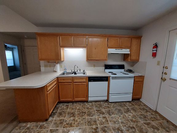 5th image of 1004 Lewis Dr #1004