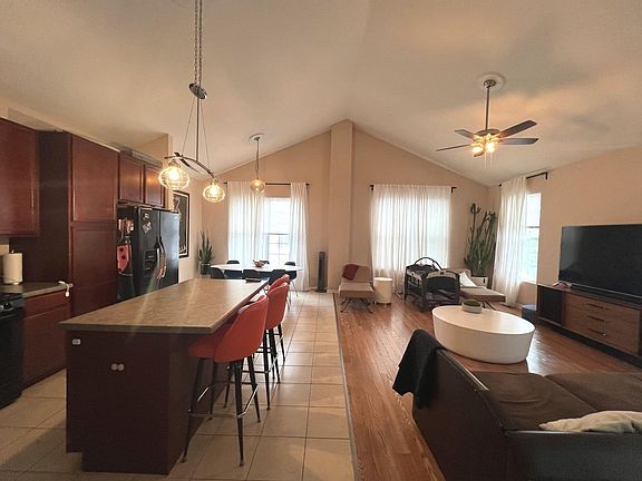 4th image of 1601 W Turtle Creek Ln