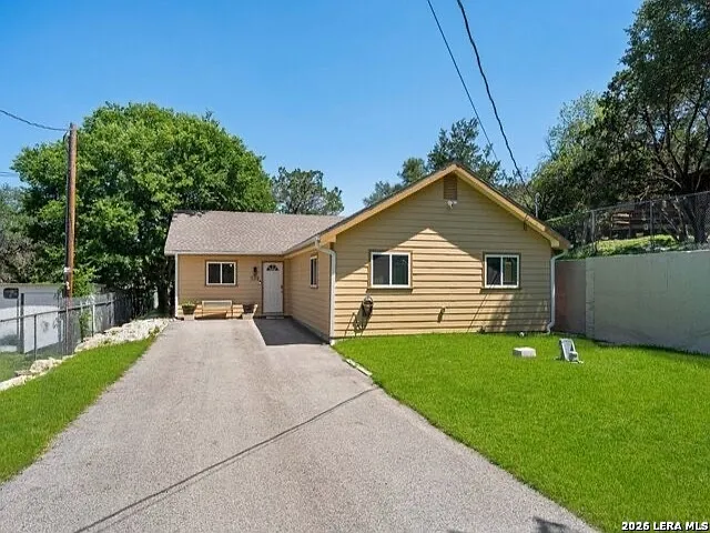 3 bed, 2.0 bath, 1632 sqft, $2,100 — Photo 2