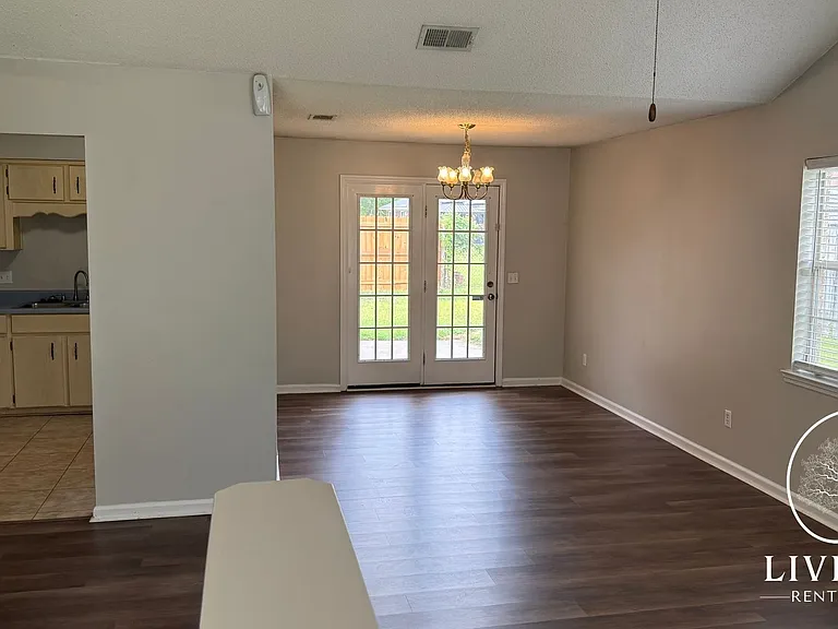 800 Wallace Martin Dr — Photo 6