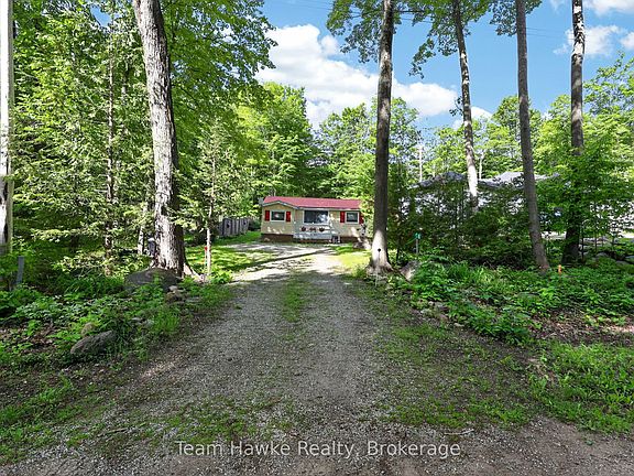 3rd image of 48 McArthur Dr