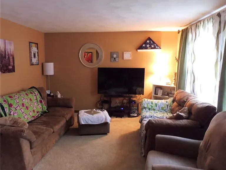 39 Jeffrey Dr #B — Photo 8