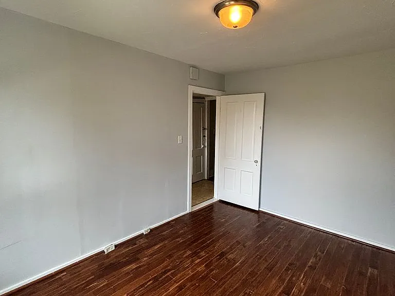 2337 E 5th Ave — Photo 13