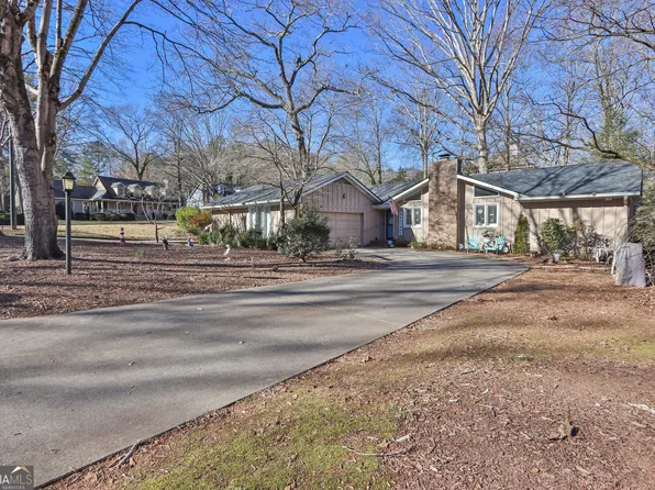 1474 Lakeshore Cir, Gainesville, GA 30501