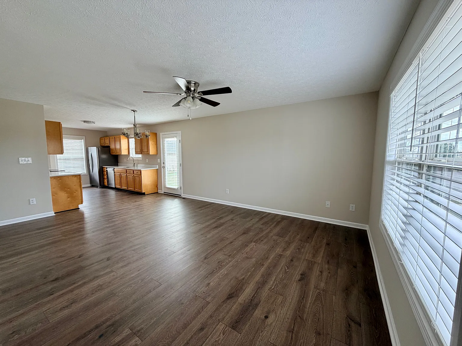 3 bed, 1104 sqft, $1,500 — Photo 3