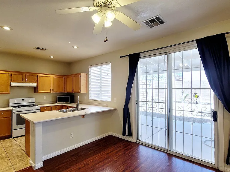 8344 Golden Cypress Ave — Photo 5