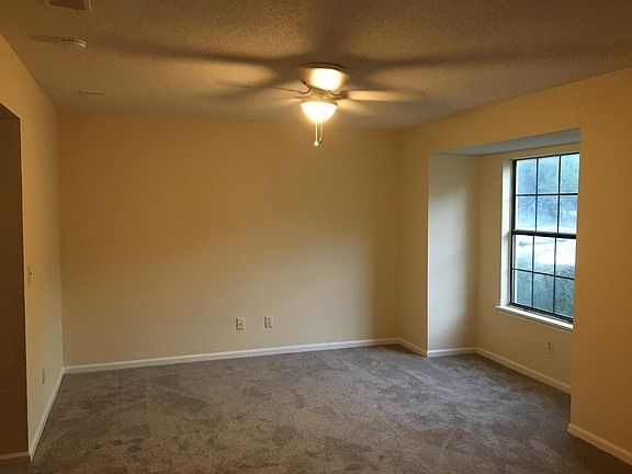 3rd image of 4087 Cedars Pkwy APT C
