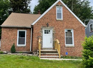 1930 Torbenson Dr, Cleveland, OH 44112