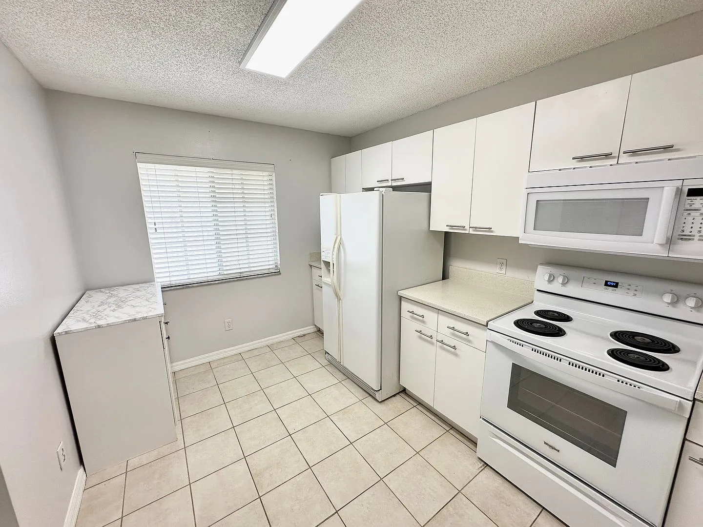 ** Villages At Emerald Lakes ** 2 Bed / 2 Bath Condo - First Floor - Great Location! - Annual Rental — Photo 4