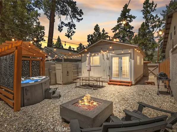 902 W Aeroplane Blvd, Big Bear City, CA 92314