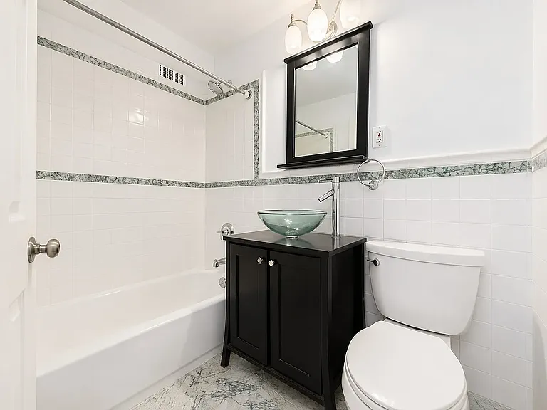 483 Ocean Pkwy #1B — Photo 5