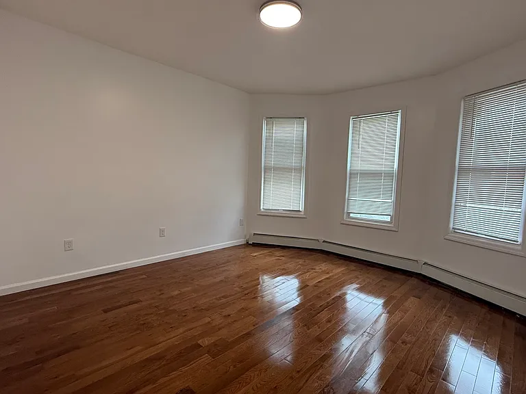 366 Howe Ave #1 — Photo 8