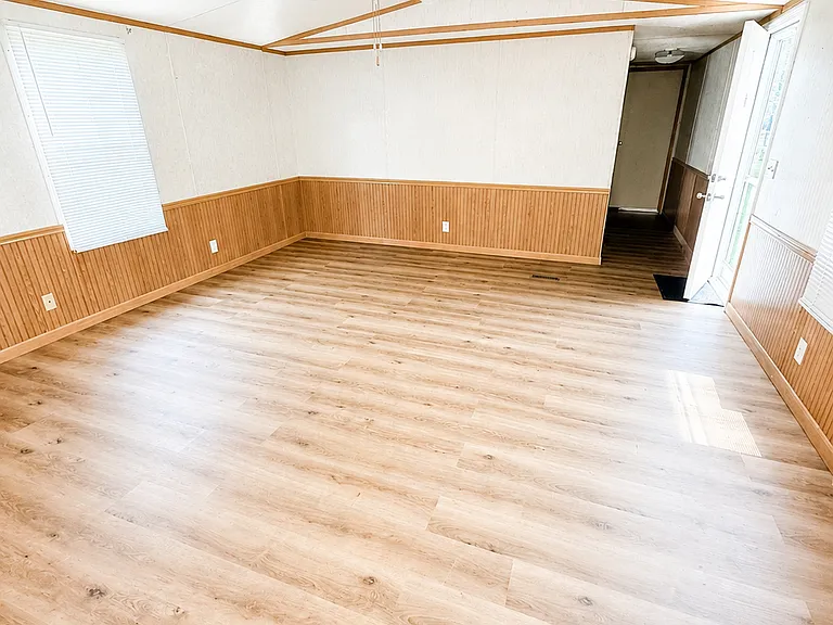 20766 Hamlet Dr — Photo 2
