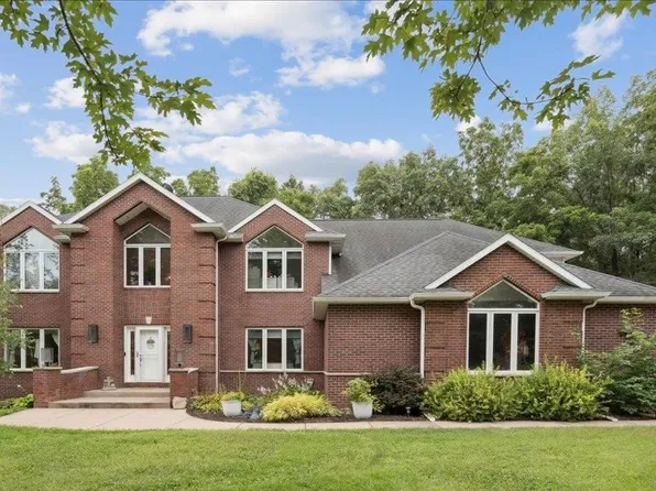 3145 Deerfield Dr NE, Swisher, IA 52338