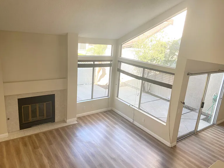 379 Stanford Ct — Photo 2