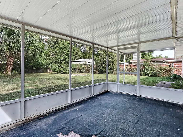 5761 Lake Lucina Dr S — Photo 38