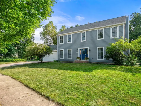 3572 Whispering Oaks Dr, Ann Arbor, MI 48108