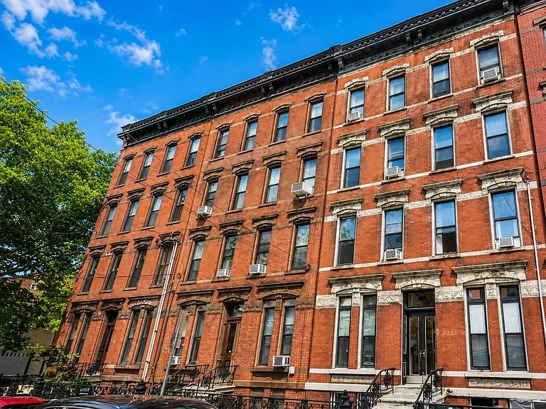 205 8th St #2L — Photo 1