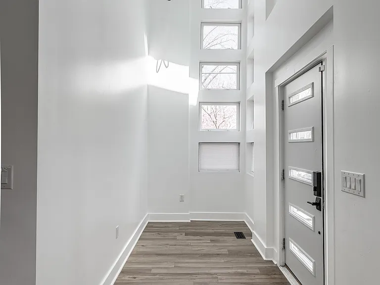 644 N Tacoma Ave — Photo 3