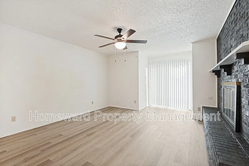 2 bed, 1.5 bath, 1230 sqft, $1,695 — Photo 4