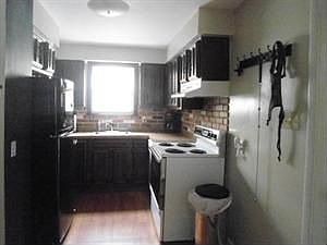 3rd image of 2735 Woodlawn Ave
