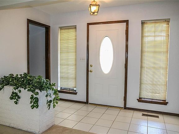2nd image of 1336 NE 20th Pl