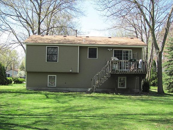 3rd image of 901 Woodside Dr