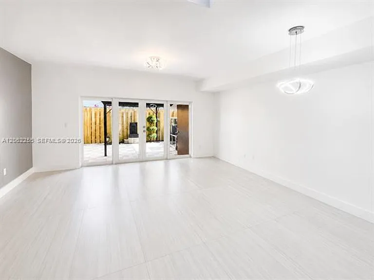 9879 SW 118th Pl #Townhouse 9879 — Photo 3