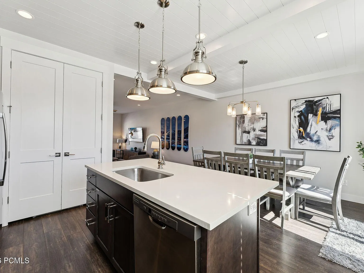 4 bed, 3.5 bath, 1934 sqft, $3,900 — Photo 2