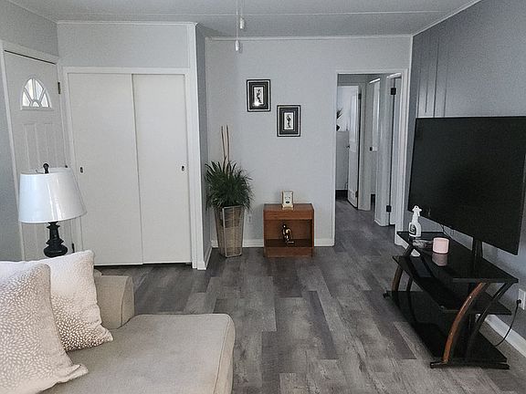 2nd image of 303 S Hammes Ave