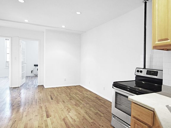 2nd image of 268 Franklin St APT 3R