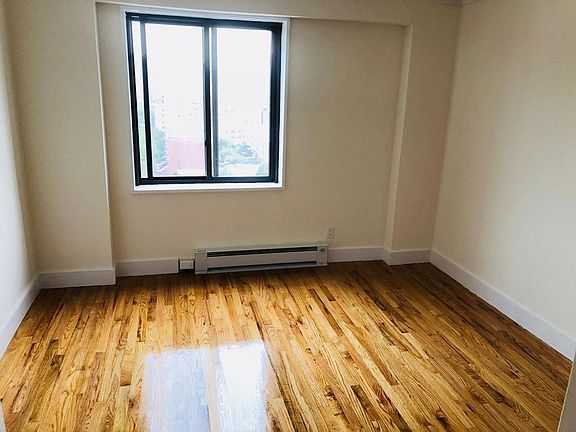 5th image of 1900 Lexington Ave APT 14D