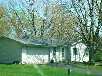 4th image of 12009 Red Oak Ct N