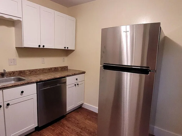 134 Zachmann St — Photo 7