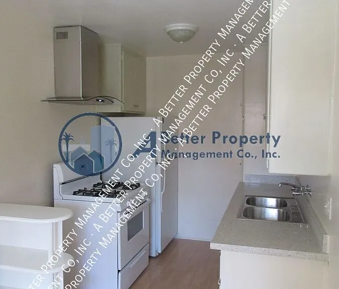 1739 E 1st St #6 — Photo 1