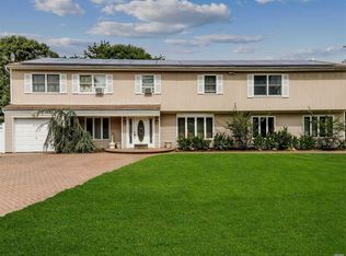 16 Paul Dr, Selden, NY 11784