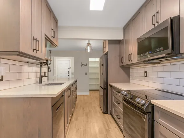 34909 Old Yale Rd #114, Abbotsford, BC V3G 2E7