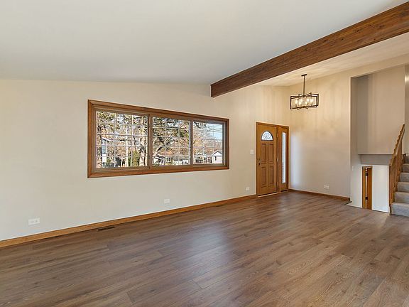 5th image of 657 Lomond Dr
