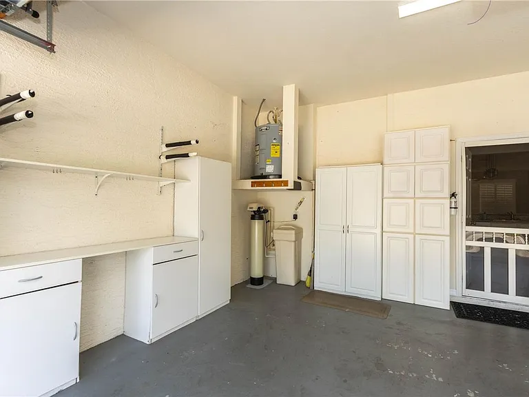 3326 Covered Bridge Dr W — Photo 49