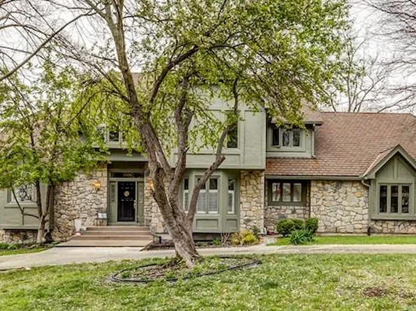 12504 Granada Ln, Leawood, KS 66209