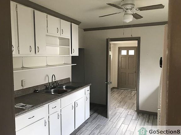 3rd image of 934 Bradley Ln