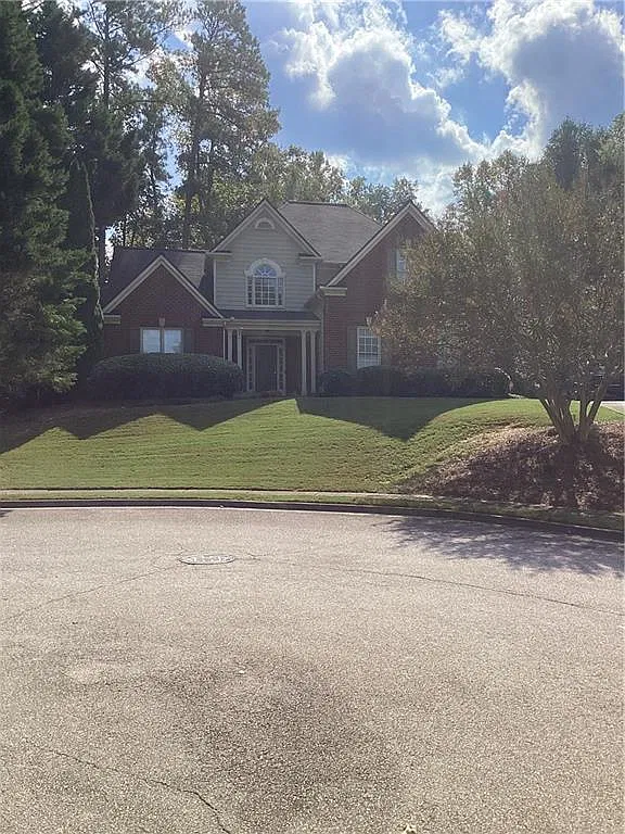 4 bed, 2.5 bath, 2679 sqft, $2,600 — Photo 1