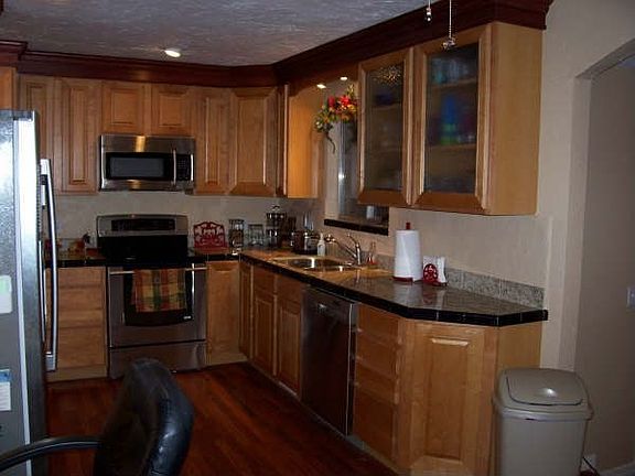 Kitchen appliances included