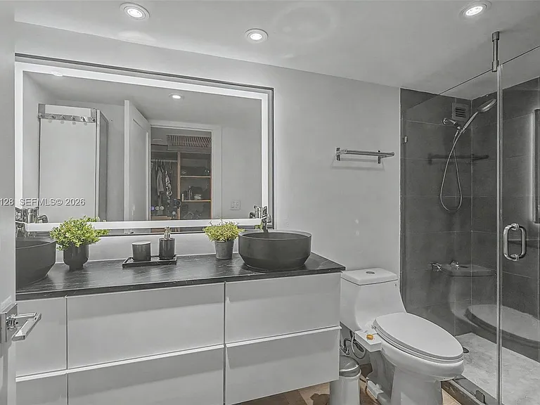 5555 Collins Ave #10V — Photo 14