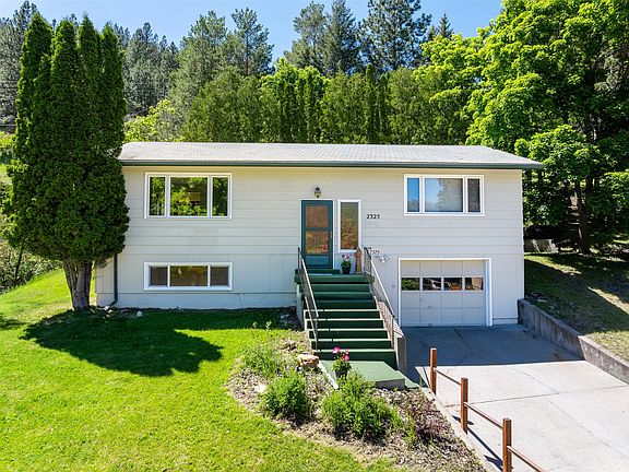 3rd image of 2325 Skyline Dr